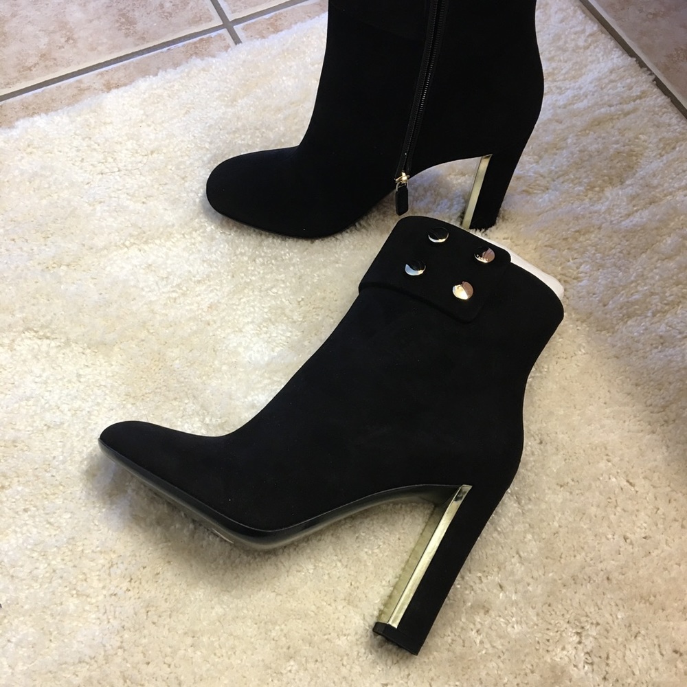 Gucci, suede booties, brand new!